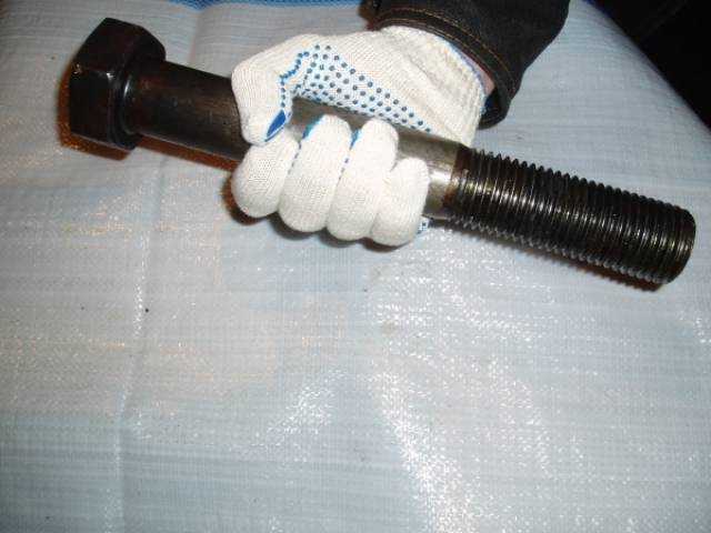 Сжала его болт своими дойками Сжала его болт своими дойками