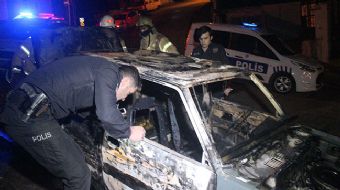 Kağıthane´de sabah saatlerinde bir otomobilde henüz belirlenemeyen bir nedenle yangın çıktı. Kısa sü