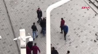 Taksim Meydanı´nda tur otobüsünde çalışan personeller ile bir arap turist arasında çıkan kavga cep t