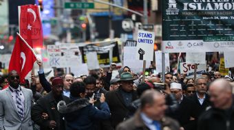 Müslüman, Hristiyan ve Yahudiler, New York´ta Times Meydanı´nda İslamofobi´ye karşı birlik mesajı ve