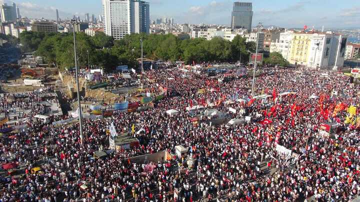 Taksim+Gezi+Park%C4%B1+ilk+kez+bu+kadar+kalabal%C4%B1k+g%C3%B6rd%C3%BC%21;+Taksim+Gezi%E2%80%99de+son+durum