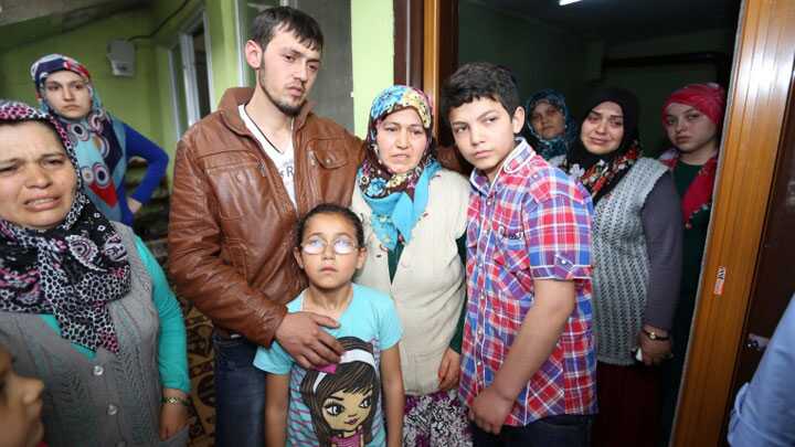 Hem+e%C5%9Fini,+hem+o%C4%9Flunu+bekliyor