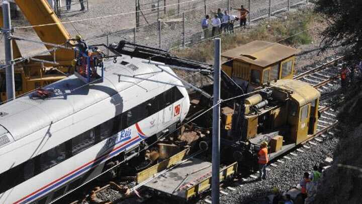 Y%C3%BCksek+H%C4%B1zl%C4%B1+Tren+kaza+yapt%C4%B1