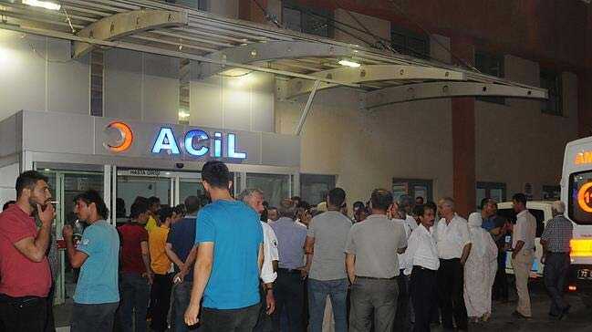 D%C3%BC%C4%9F%C3%BCn+yolunda+trafik+kazas%C4%B1:+2+%C3%B6l%C3%BC,+13+yaral%C4%B1