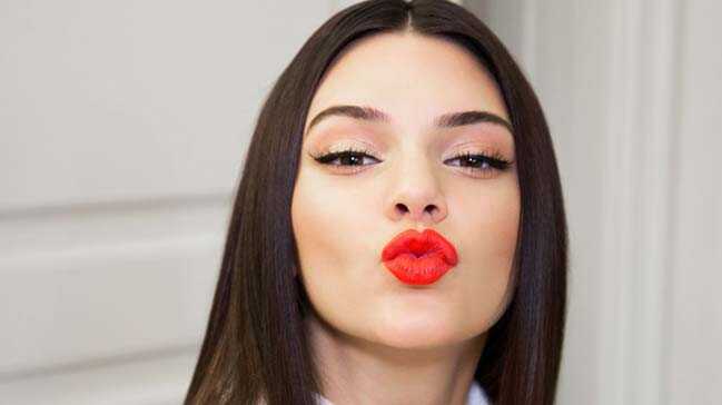 Kendall Jenner'dan ev yapımı akne karşıtı maske tarifi