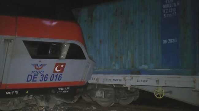 Erzincan%E2%80%99da+y%C3%BCk+treni+raydan+%C3%A7%C4%B1kt%C4%B1