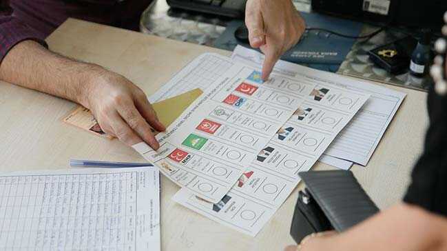 Se%C3%A7mene+%E2%80%99ge%C3%A7ici+kimlik+belgesi%E2%80%99+kolayl%C4%B1%C4%9F%C4%B1