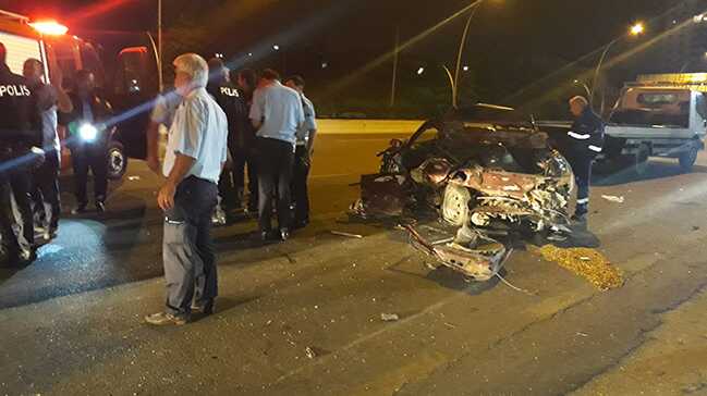 Ba%C5%9Fkentte+trafik+kazas%C4%B1:+1+%C3%B6l%C3%BC,+4+yaral%C4%B1