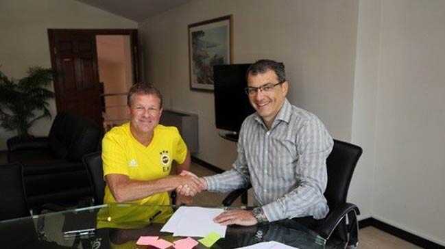 Fenerbahçe'de Erwin Koeman imzayı attı