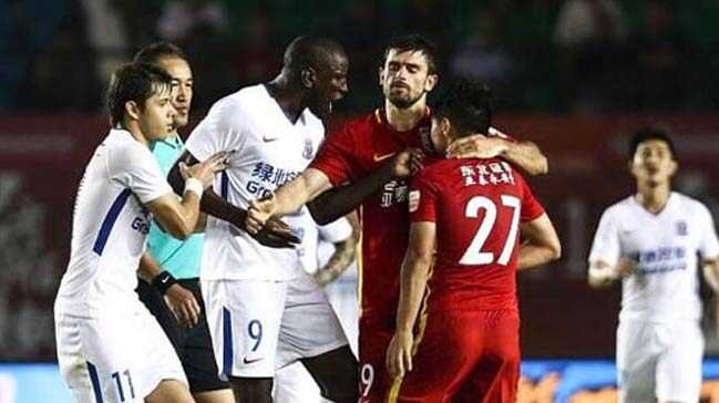 Demba Ba'ya yönelik ırkçı saldırıya 6 maç men!