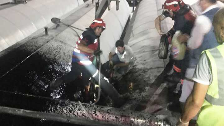 Sakarya'da asfaltta kaynar iki kazanın arasına işçi öldü