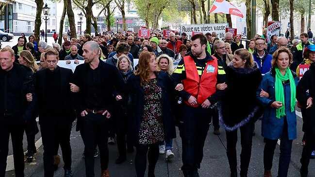 Hollanda'da kamu çalışanları hükümet karşıtı protesto yaptı