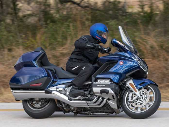 Uzun yol motosikleti Honda GL 1800 Goldwing yenilendi!