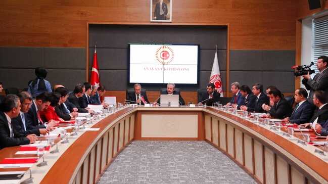 Anayasa Komisyonu TBMM İç Tüzüğü'nü görüşmek üzere toplandı