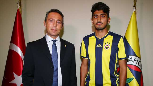 Fenerbahçe, altyapı futbolcularından Deniz Yılmaz ile profesyonel sözleşme imzaladı