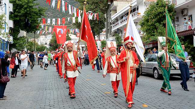 Bursa Mehter Takımı, söylediği marşlar ve kös sesleriyle Londra’yı fethetti