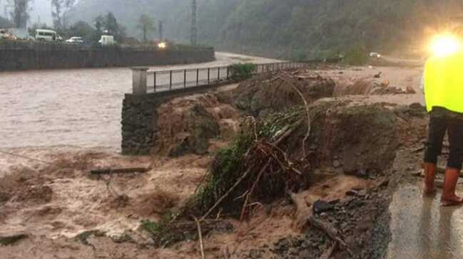 Trabzon'da şiddetli sağanak nedeniyle heyelan ve su baskınları yaşandı