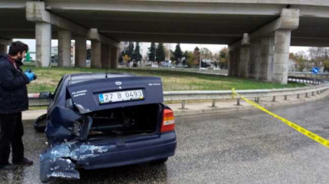 Polis+memuru+arac%C4%B1nda+%C3%B6l%C3%BC+bulundu