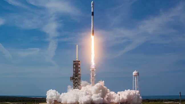 SpaceX, 64 küçük uydunun fırlatılmasını erteledi