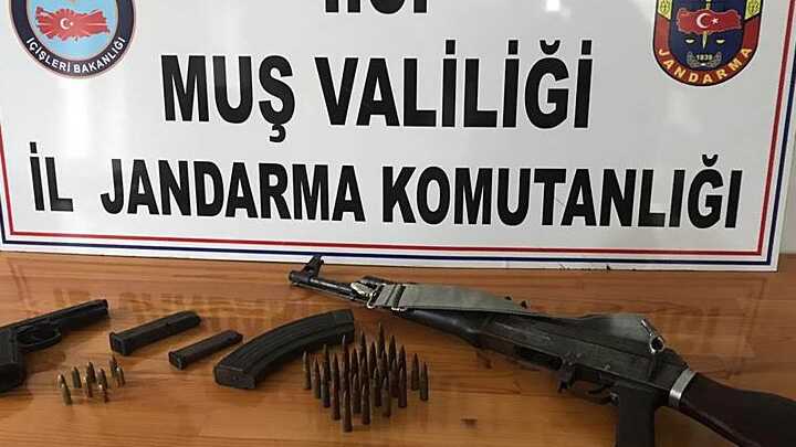 FETÖ şüphelisinin evinde silah ve mühimmat ele geçirildi