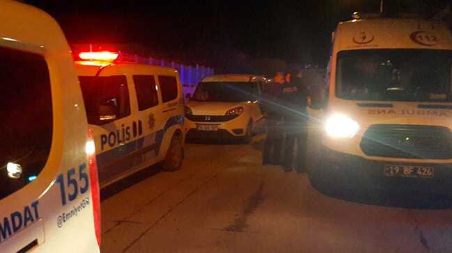 Kavgaya karışıp kaçarken polis otosuna çarptılar
