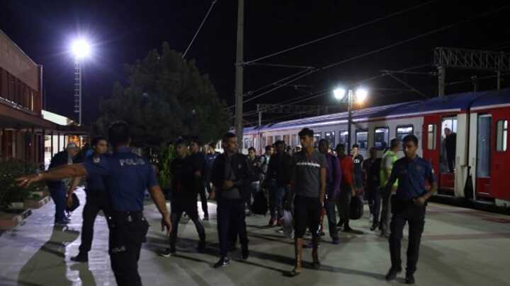 Edirne'de 40 düzensiz göçmen, garda yakalandı