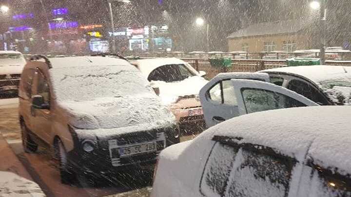Erzurum'da kar yağışı etkili oluyor