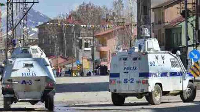 Yüksekova'da polis ile esnaf arasında çıkan gerginlikte 6 kişi gözaltına alındı