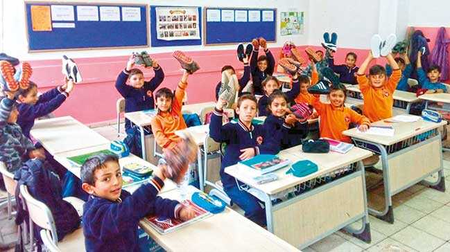 Trafikte tartışıp çocuklarda uzlaştılar