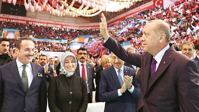'Korku siyasetiyle İzmir'i esir aldılar'