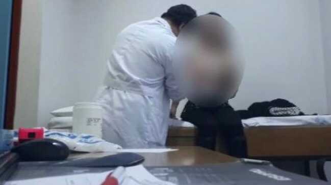 Kadın hastaları muayene sırasında gizli kamera ile kaydeden doktor serbest bırakıldı