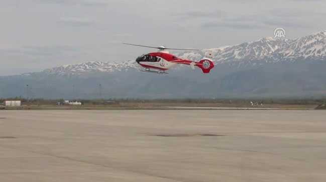 Yaşlı hasta ambulans helikopterle hastaneye ulaştırıldı