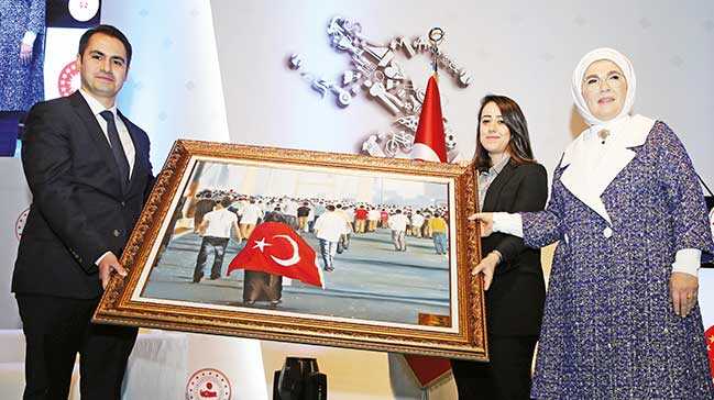 'Aklınızı sosyal medyaya teslim etmeyin'