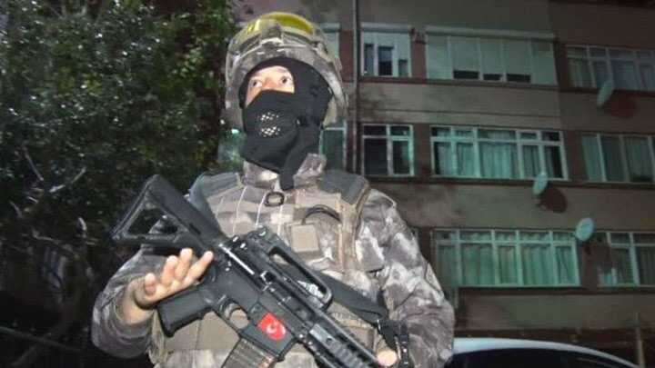 İstanbul'da narkotik operasyonu: 1'i eski polis, çok sayıda gözaltı