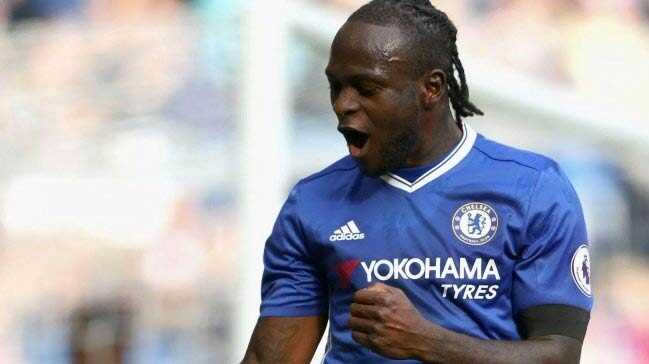 Chelsea'nin yıldız futbolcusu Victor Moses, Emenike'den Fenerbahçe için bilgi aldı