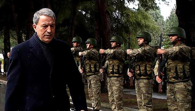 Milli Savunma Bakanı Akar, Suriye sınırındaki birliklerde incelemelerde bulundu