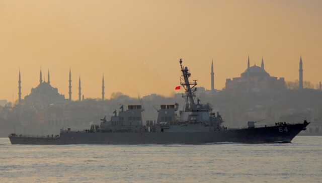 ABD'nin savaş gemisi İstanbul Boğazı'ndan geçti