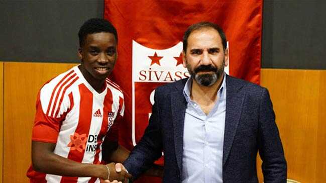 Sivasspor, Diabate’ye resmi imzayı attırdı