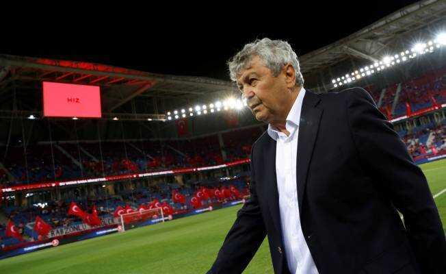 Lucescu: Alt liglerde sürekli oynayan ve yaş kriterine uyan futbolcuları görmek istedik