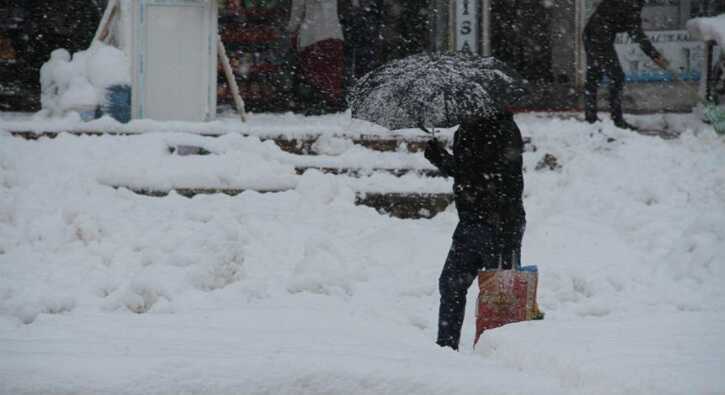 Aksaray+Ni%C4%9Fde+kar+tatili+var+m%C4%B1+Aksaray+Ni%C4%9Fde+yar%C4%B1n+17+Ocak+okullar+tatil+mi+Valilik+a%C3%A7%C4%B1klamas%C4%B1