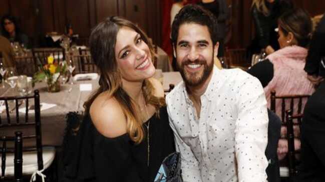 Darren Criss ve Mia Swier evlendi