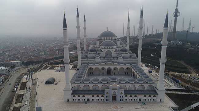 %C3%87aml%C4%B1ca+Camii+7+Mart%E2%80%99ta+ibadete+a%C3%A7%C4%B1l%C4%B1yor