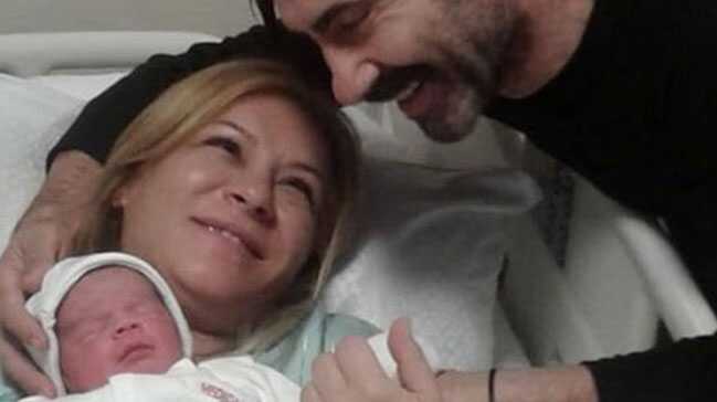 Peker Açıkalın'dan 'çocuk' eleştirilerine sosyal medyadan yanıt