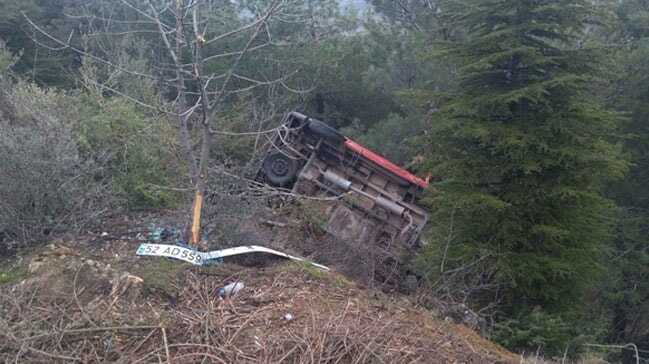 Tokat’ta minibüsün uçurumdan yuvarlanması sonucu 2 kişi yaralandı