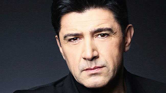 Hakan Ural gençlik fotoğrafını paylaştı