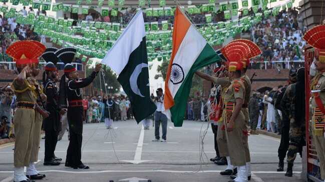 Hindistan ve Pakistan yetkilileri vizesiz sınır kapısı açılmasını görüşmek için bir araya geldi