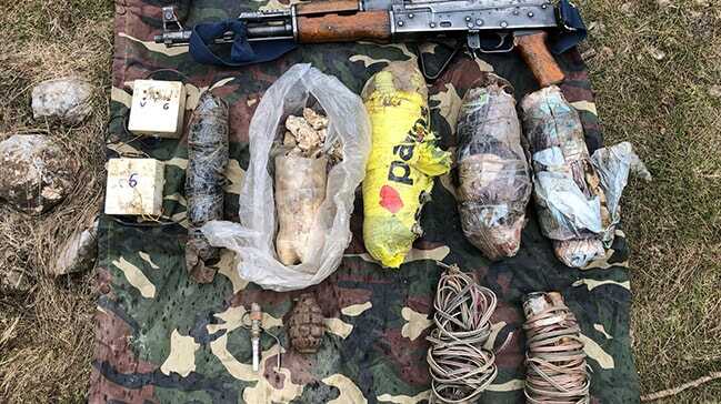 Hakkari'de teröristlere ait 8 sığınak ve mevzi imha edildi