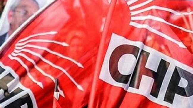 İzmir'in Bayraklı ilçesinde CHP'li 3 belediye meclis üyesi partisinden istifa etti