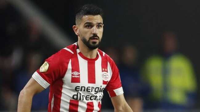 Beşiktaş Adriano'nun yerine Aziz Behich'i transfer etmek istiyor