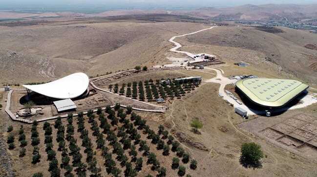 Göbeklitepe'ye Türkiye'nin dört bir tarafından adeta ziyaretçi akınına uğruyor